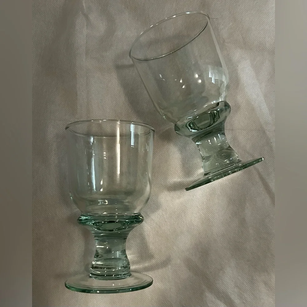 2 Williams Sonoma VERT Green Wine Glass. Wafer Stem.